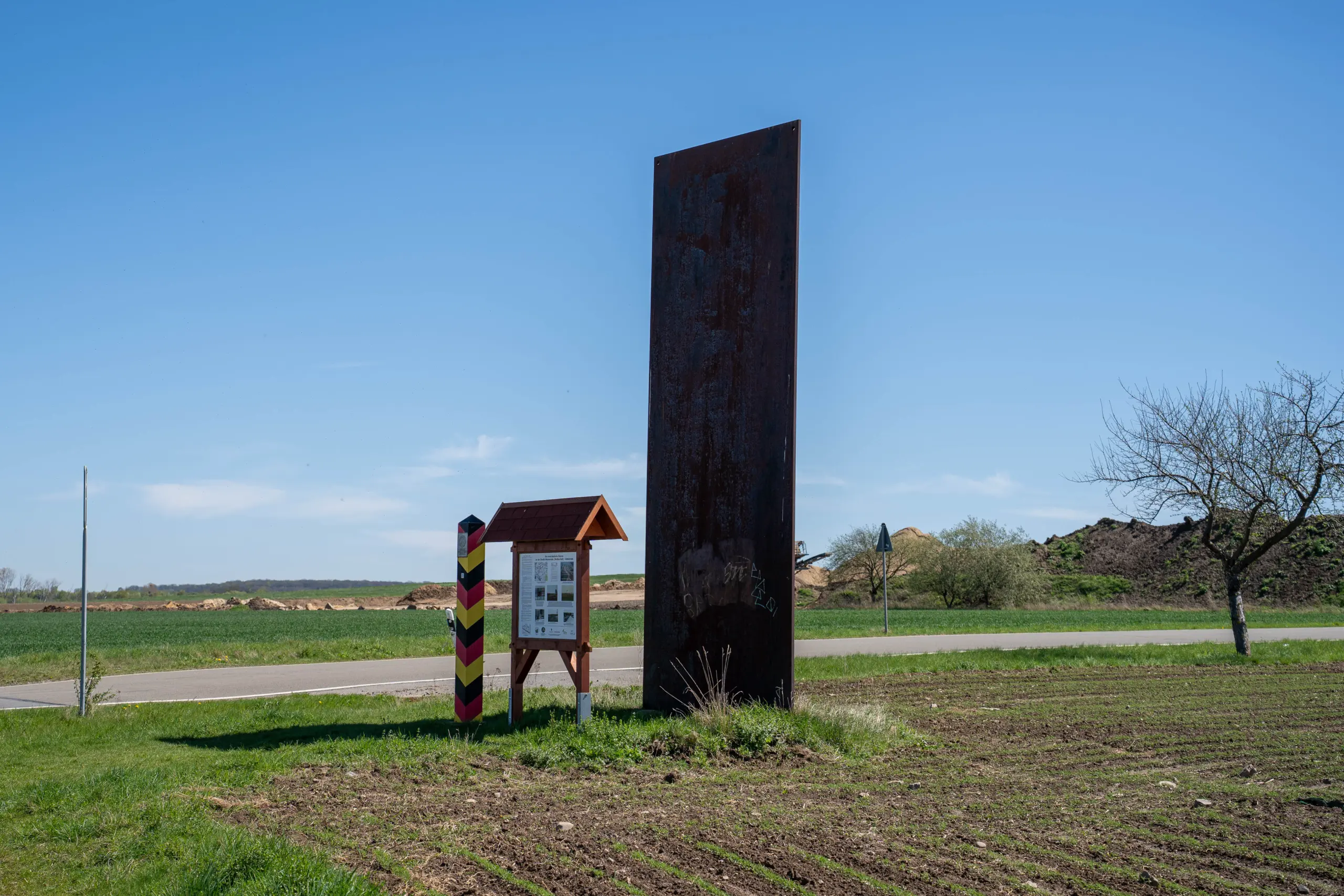 Environment „Auflösung Eiserner Vorhang“ bei Abbenrode — Stele 3